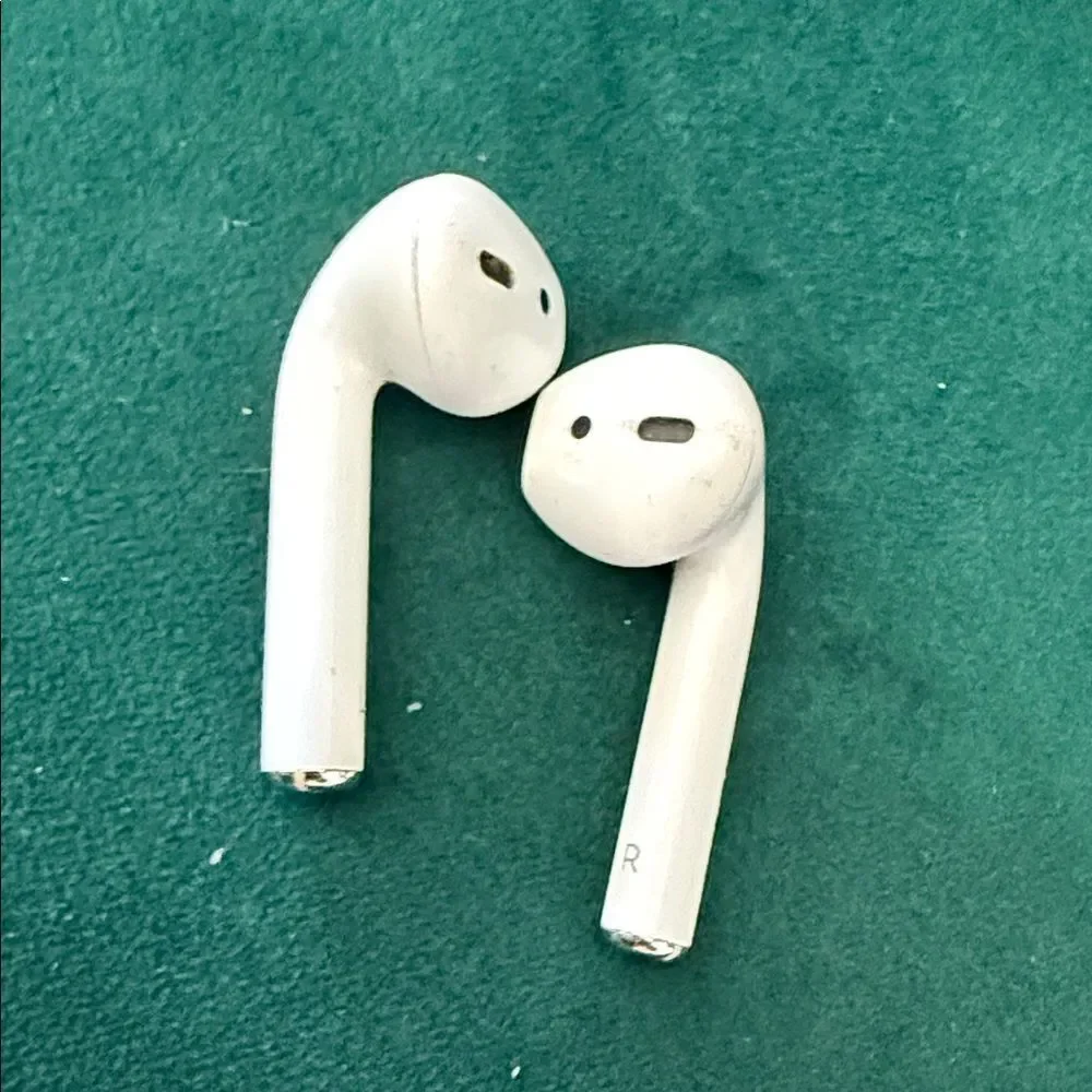 White Wireless Earbuds Case - RESTORED - Cleaned & Refurbished - Vertical Case